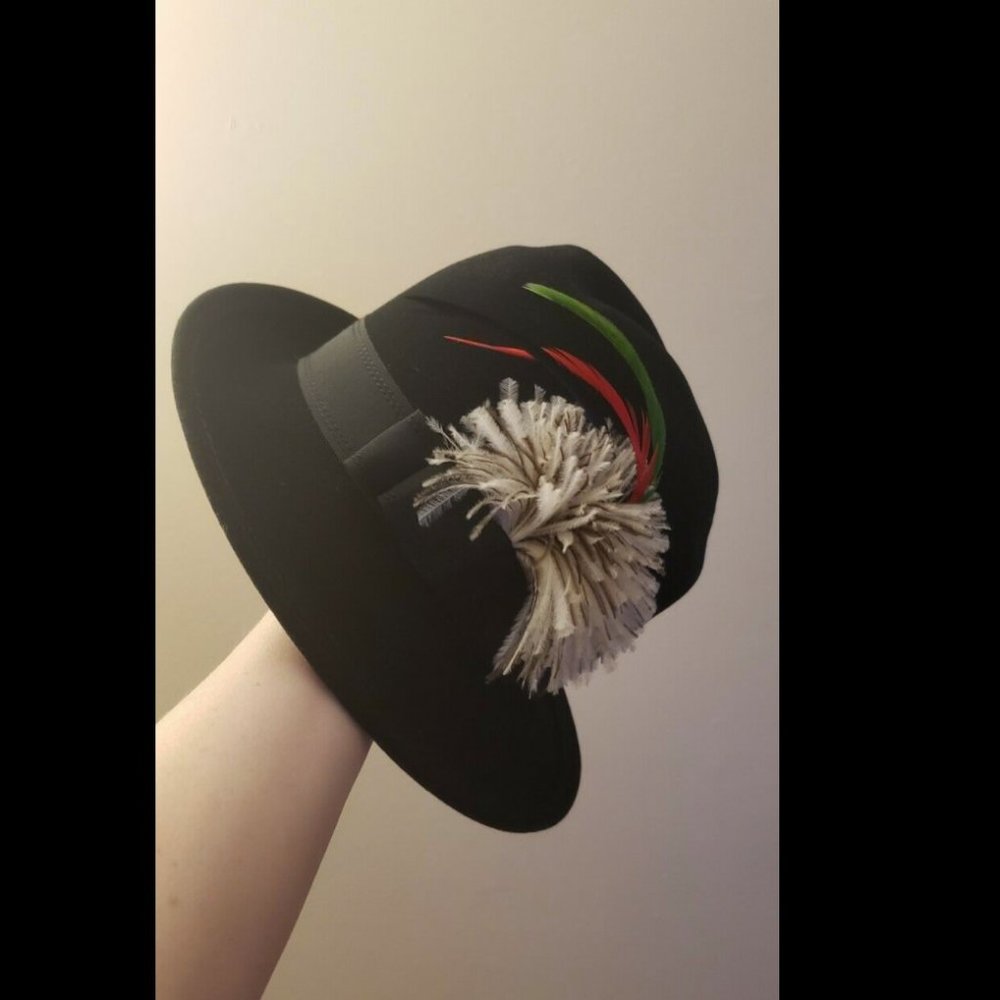Vintage New York Mr John Classic Paris Hat Excello